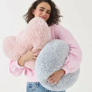 Sirdar Samara Loveable Cushion Cover 10818 Pattern