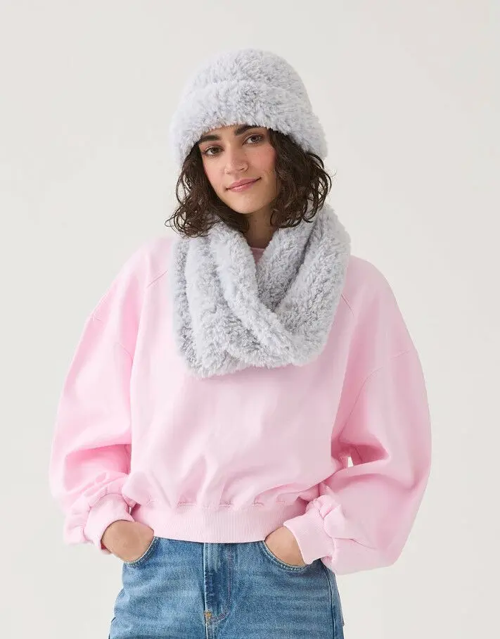 Sirdar Samara Fluffy Snood and Hat Knitting Pattern - Image 3